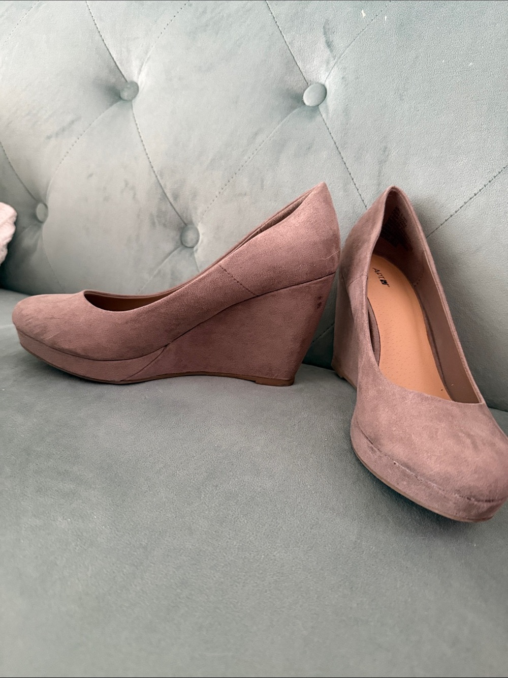 Apt 9 Suede Wedge Pumps in Gray